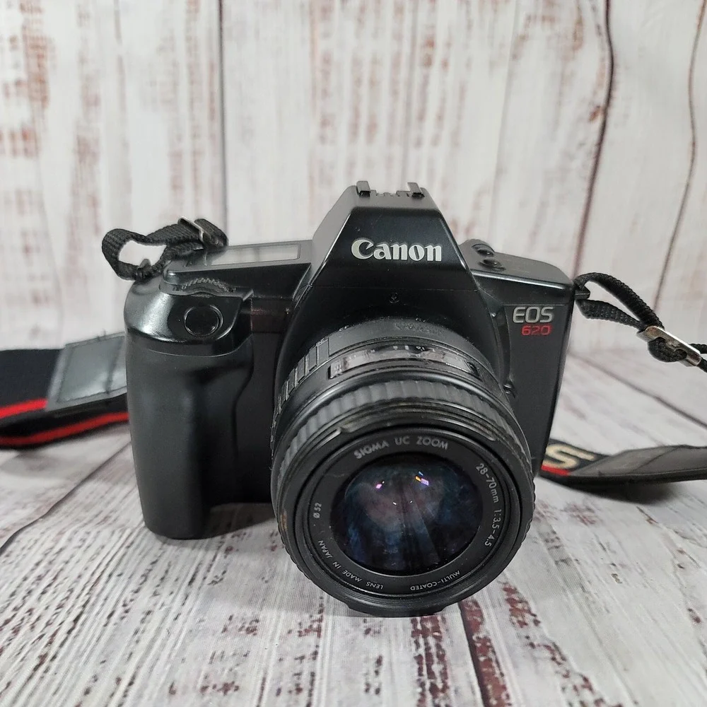 Canon EOS 620 650 SLR 35mm Film Camera with Sigma 28-70mms Flash Bag Accessories